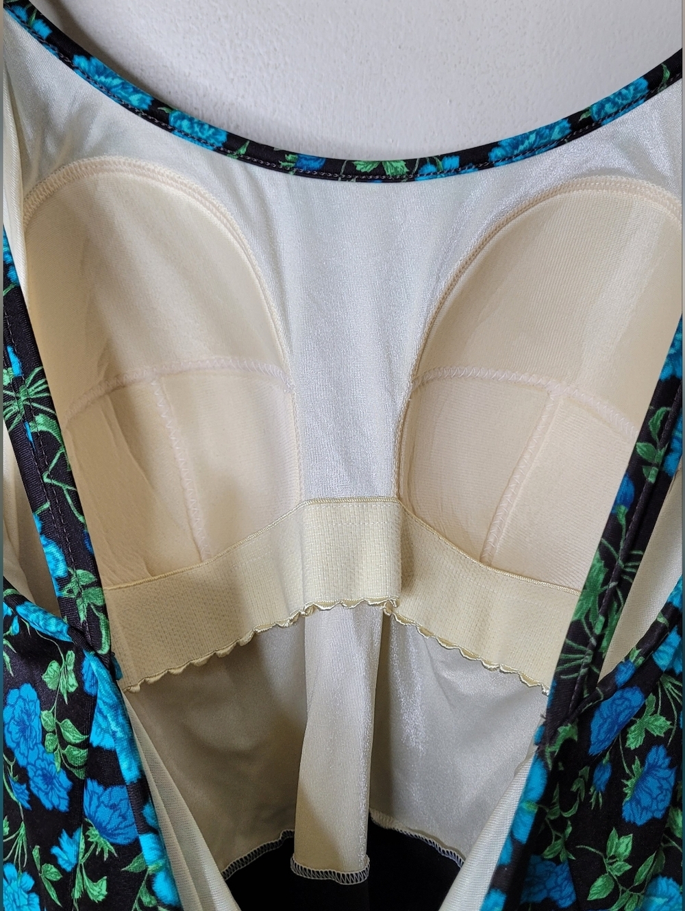 It Figures Swimsuit Size 18W Skirted One Piece - Picture 6 of 8